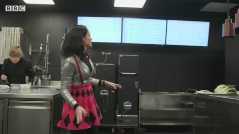The unusual dining experience powered by theme park technology - BBC News