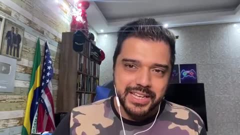 Video do canal Questione se mostra no prédio da PFIZER símbolos ocultistas