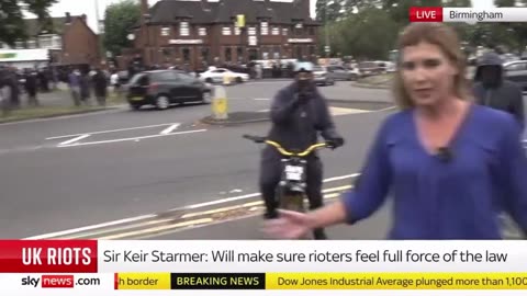 Cut the Feed! This doesn't Fit the Narrative! Feed cut in UK after Pro-Palestine Protestors approach
