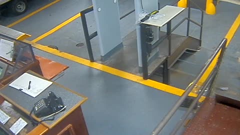 3205LHOBBACStLoadingDock_2021-01-06_11h19min50s577ms.mp4