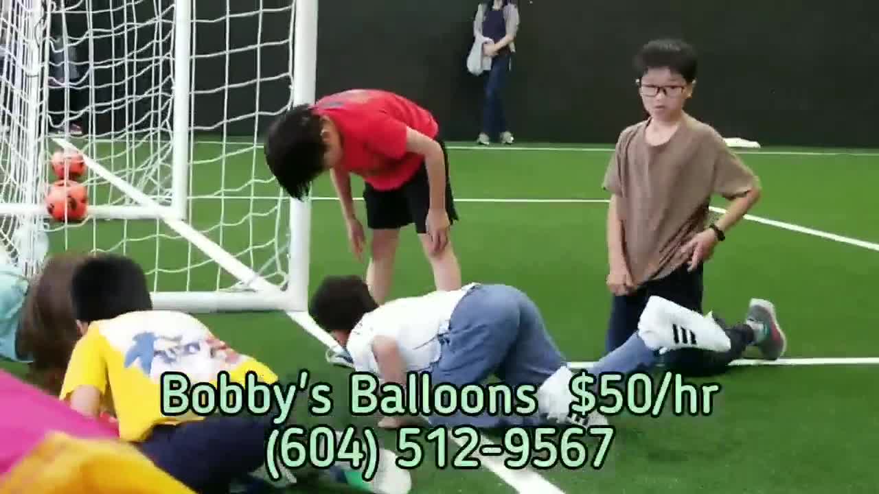 BC Canada Vancouver Balloon Twisters 50 Loonies an Hour Reviewed