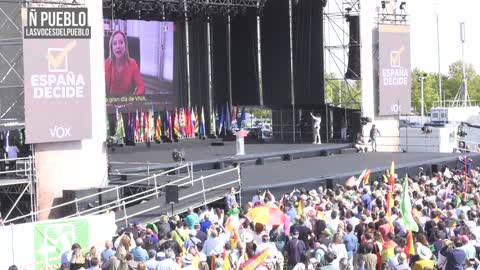 María: "Me gusta VOX porque es la única fuerza que defiende valores tradicionales y patrióticos"