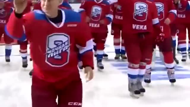 🥶 Putin slips on ice during annual hockey game