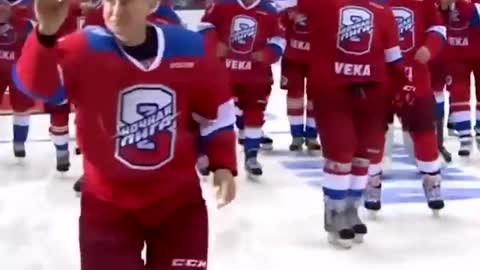 🥶 Putin slips on ice during annual hockey game