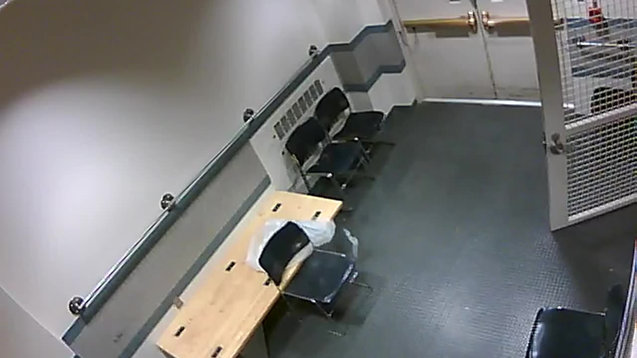 1657HQOB02PrisonerProcessingLobby_2021-01-06_23h40min00s877ms.mp4