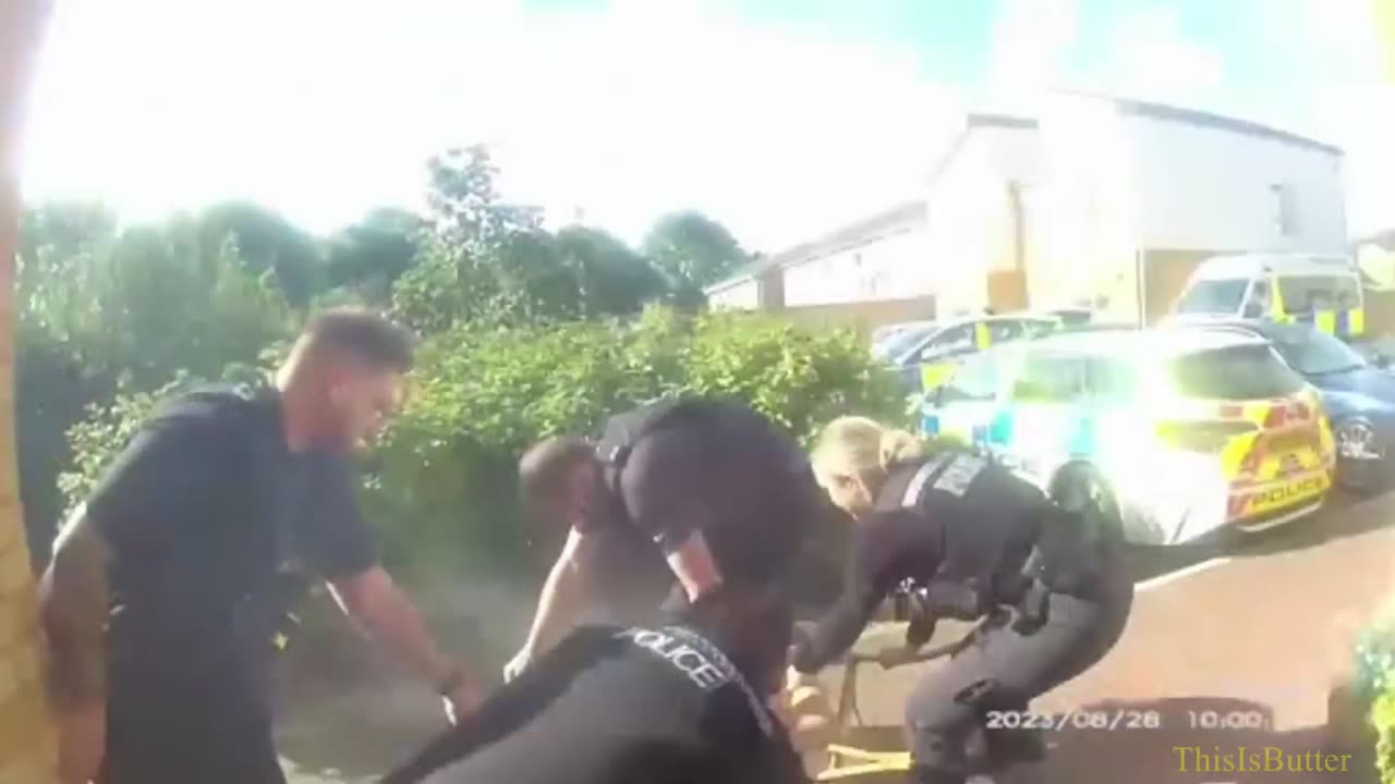 Bodycam shows 5 Hampshire police officers confronted a gunman who was armed with 2 explosives bags