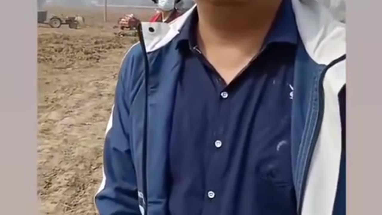 The leader is here and must be stopped!领导来了，必须停止！