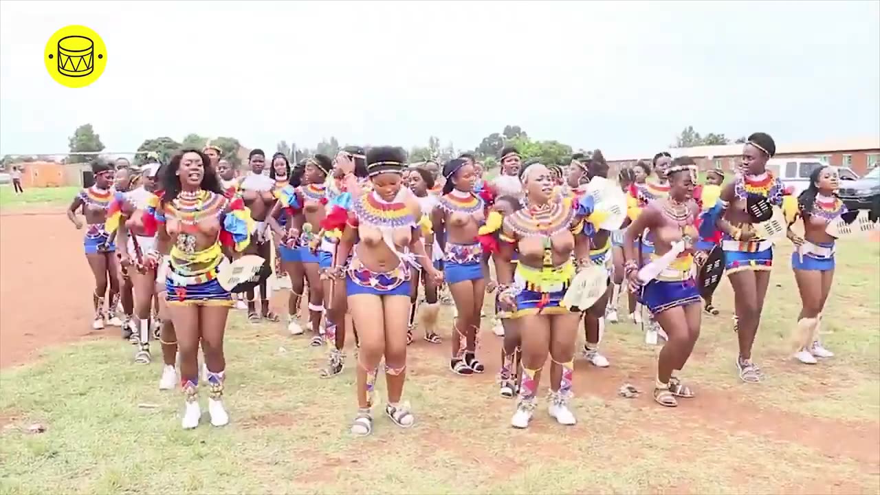 Beautiful Umemulo Maiden Dancers