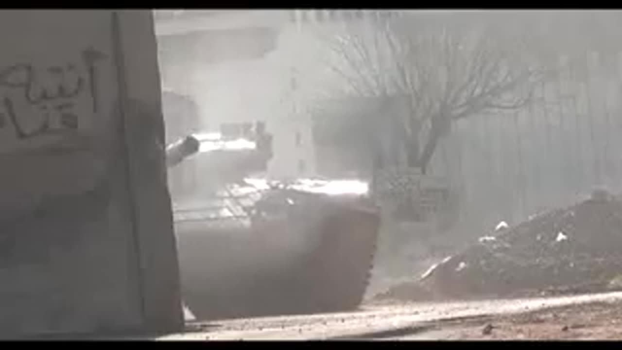 Opposition Cameraman's Close Call | SAA T-72 in Homs | Apr 4, 2012 | RCF