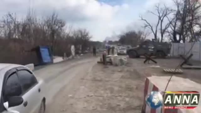 Russian military and republican forces meet refugees in the northwest of Mariupol