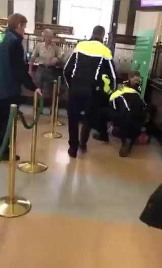 ☘️ #Ireland #Dublin An Islamist armed with a knife broke into a post office shouting "Allahu Akbar"