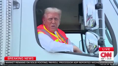 TT. Trump hiện đang họp báo trên một chiếc xe chở rác🤣🤣🤣🤣🤣🤣