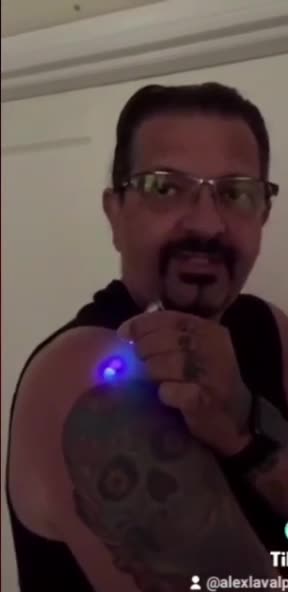 Con luz UV ultra violeta detectan vacunados 19-COV violacion de derechos