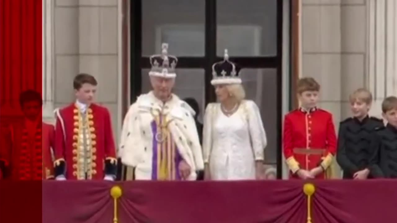 Red Arrows fly over King Charles and Royal Family at Buckingham Palace #Shorts #Coronation #BBCNews