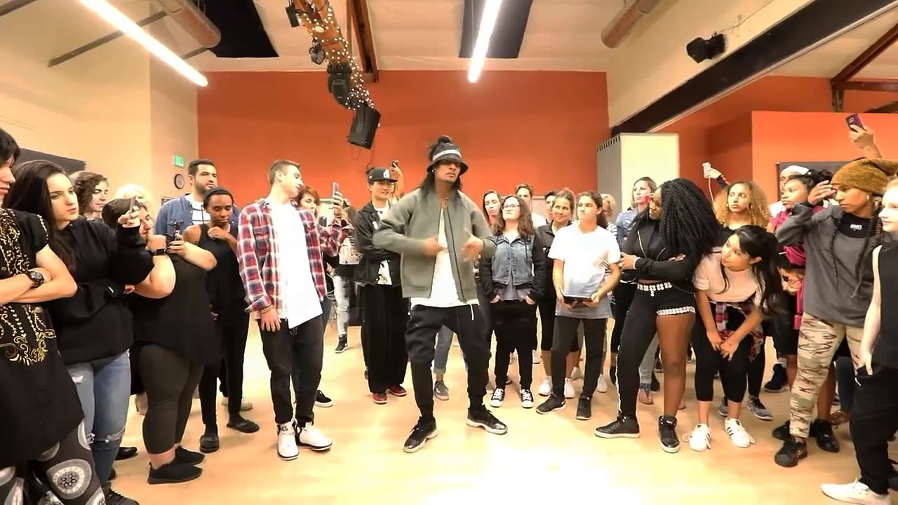 Les Twins | Laurent Freestyle To ＂Jungle＂ By Freeway