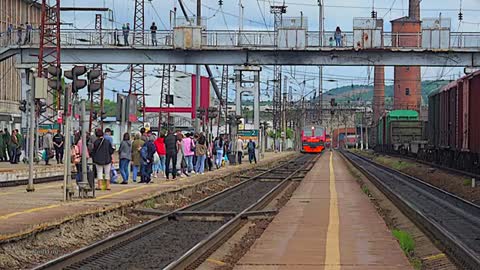 Railway. Intercity EMU train at Ussuriysk station / Междугородный электропоезд на станции Уссурийск