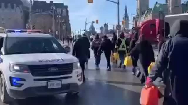 Freedom Convoy troll the Ottawa police after being raided last night.