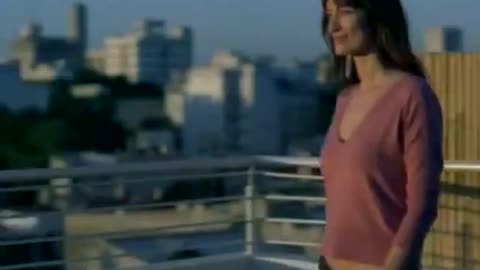 GARNIER COMMERCIAL | FRENCH AD FOR ROLL ON GARNIER PRODUCT | HOT BELLY ADVERTISEMENT | SKIN CARE