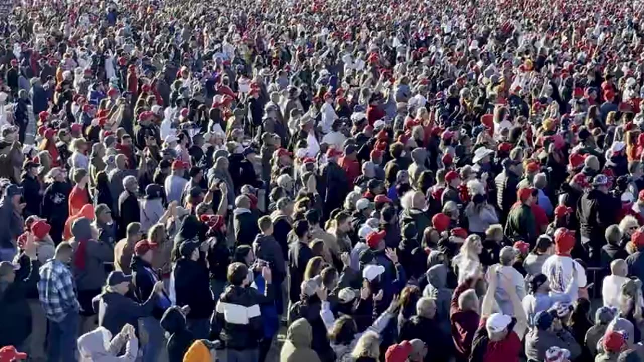 Huge Crowd In Wildwood, NJ Chants 4 More Years