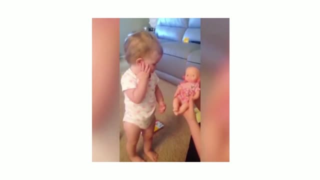 How Awesome Baby Reactions To Toy--babies afraid of toys