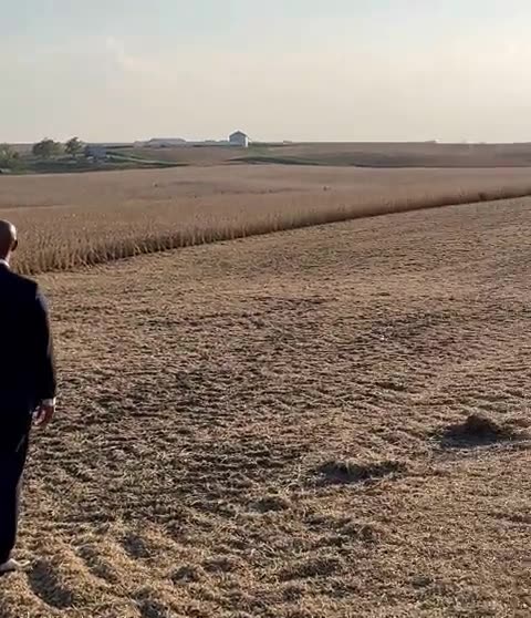 Trump Stops in #IOWA today at a Family Farm !