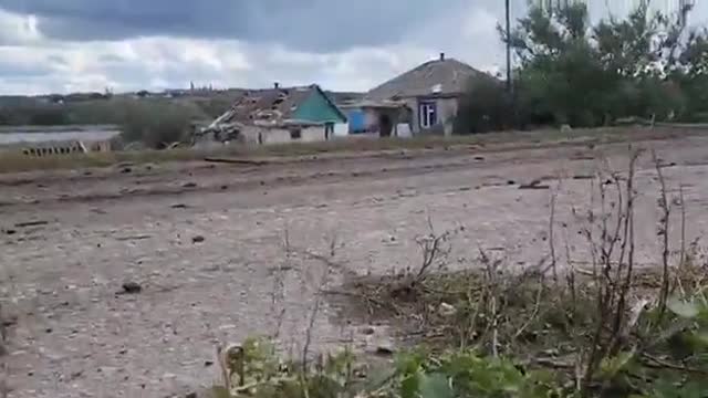 ΓΙΑΤΙ ΜΙΛΑΕΙ ΑΓΓΛΙΚΑ??ΔΕΝ ΕΙΝΑΙ ΟΥΚΡΑΝΟΣ?????