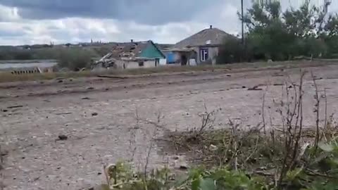 ΓΙΑΤΙ ΜΙΛΑΕΙ ΑΓΓΛΙΚΑ??ΔΕΝ ΕΙΝΑΙ ΟΥΚΡΑΝΟΣ?????