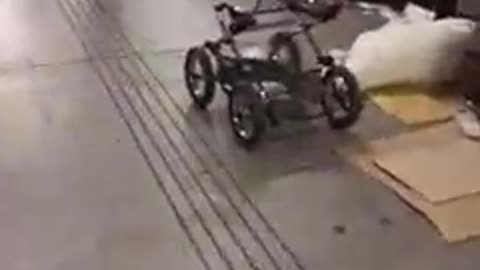 Brněnské hlavní nádraží plné romských ukrajinských uprchlíků