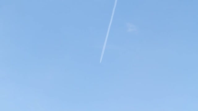 22.04.2022 Les vrais nuages sont de retour, les Chemtrails aussi !!!