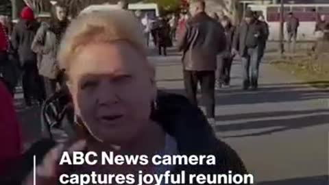 James Longman encounters special moment while interviewing activist in Kherson l ABC News