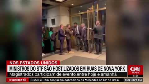 Manifestantes hostilizam ministros do STF na porta de hotel em Nova York | NOVO DIA