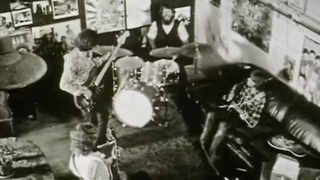 Creedence Clearwater Revival - Lookin' Out My Back Door