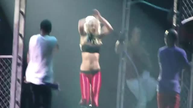 Britney Spears - Toxic (Live bad sound!!)