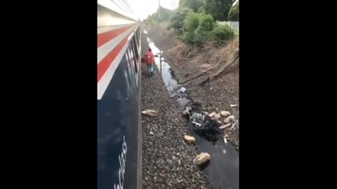 Pizza Gets Delivered to Passengers Stuck on Train