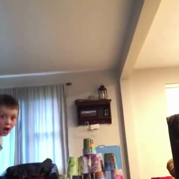 Siblings in quarantine be like 🤣