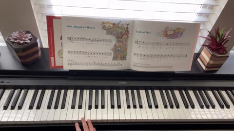 Alfred's Basic Piano Library Level A - Mrs Murphy's House and Look At Me