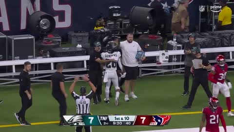 Eagles Rushing Attack Pounds the Ball in for a Touchdown!