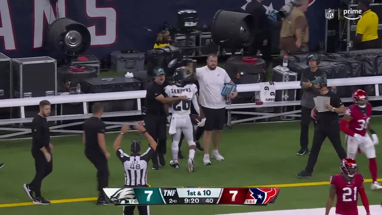 Eagles Rushing Attack Pounds the Ball in for a Touchdown!