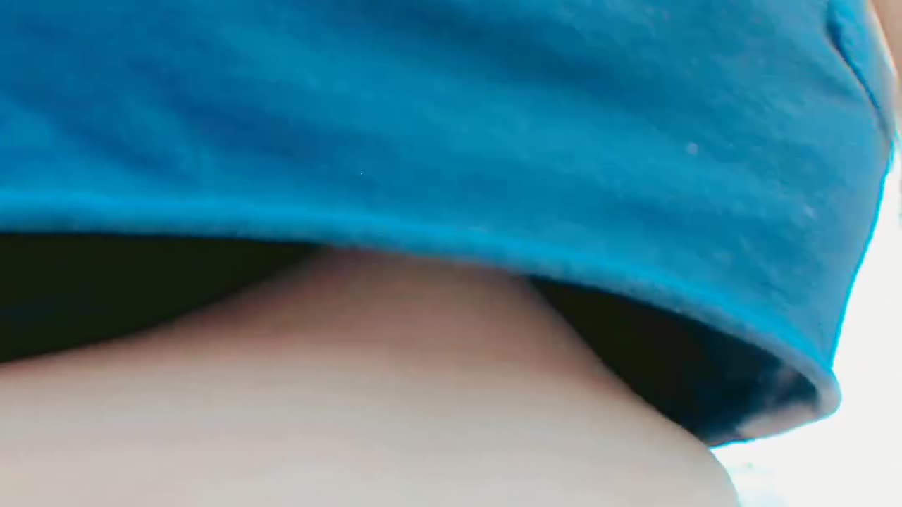 Laurie Mane Playing With Her Navel While Walking | Parking Lot Belly Button Play | Jiggly Belly