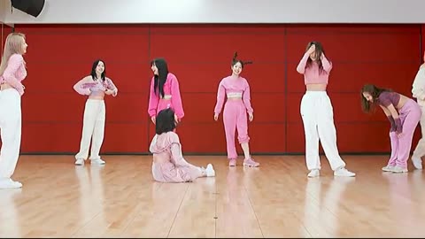 Tzuyu funny fails in "Scientist" dance practice.