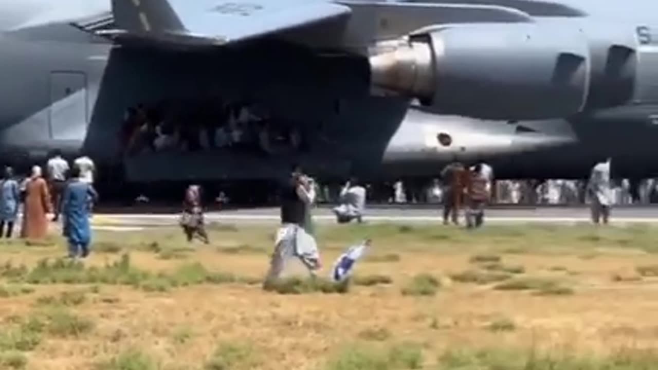 How people of Afghanistan Escape towards safe Countries when government Changes in Afghanistan