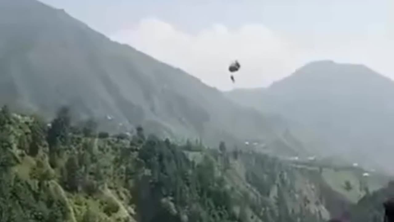 Chair lift incident in Pakistan