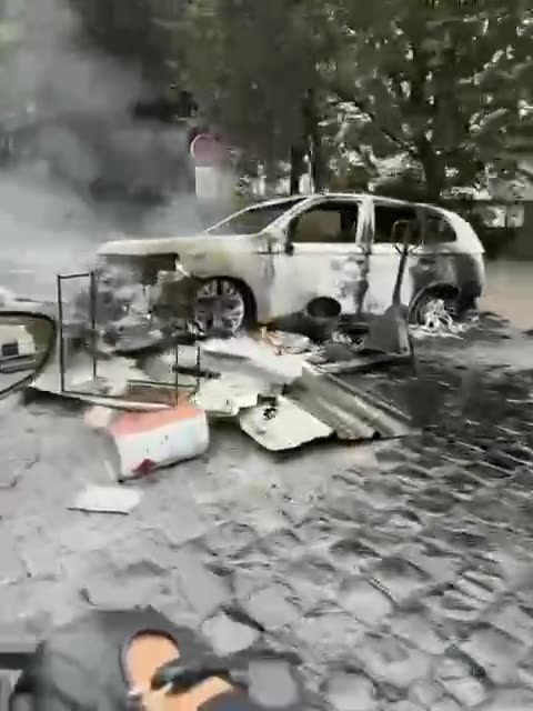 Paris, a battlefield : riots and riots, arson and stones, with the hours of darkness ...