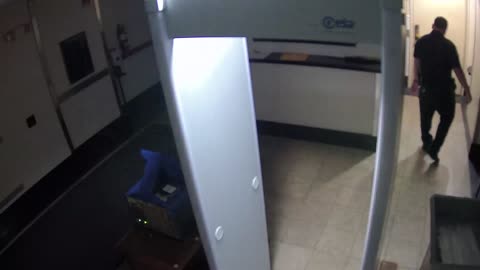 1653HQOB01NorthDoor_2021-01-05_01h00min00s837ms.mp4