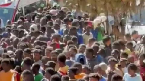 The situation in Lampedusa is always out of control, journalists hide it