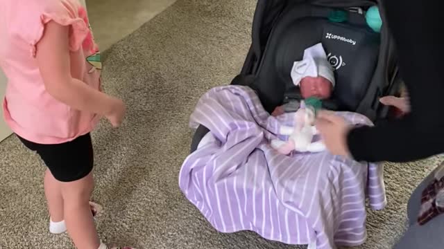 Big Sister Welcomes Preemie Twins Home