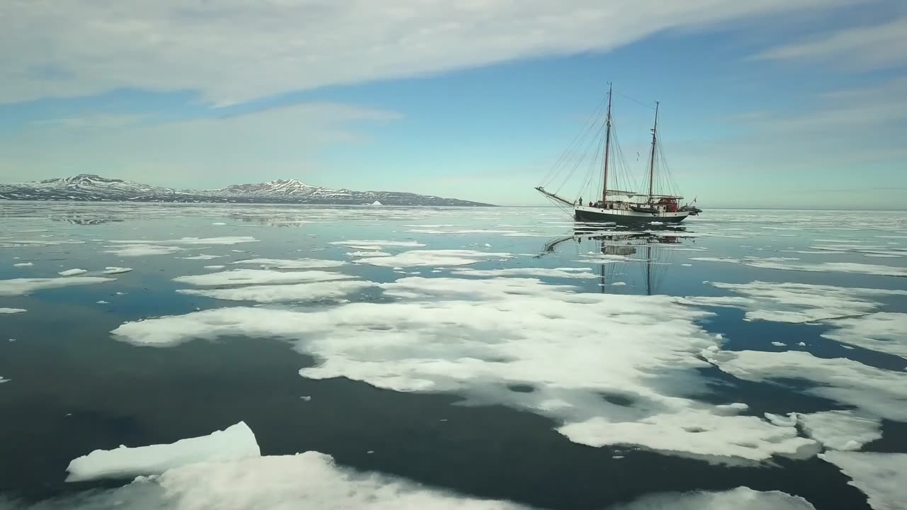 Greenland 8k HDR land of ice glaciers and beauty of nature