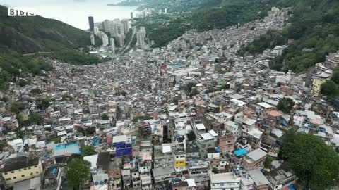 Lula and Bolsonaro battle for presidency as Brazil votes – BBC News