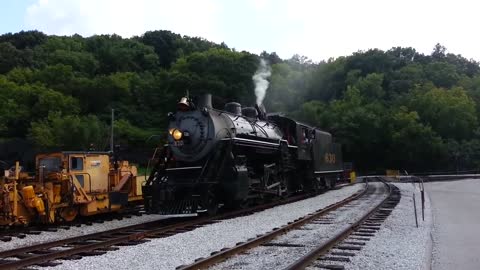 Steam engine - The American Locomotive Company 2-8-0 Consolidation HD driveby