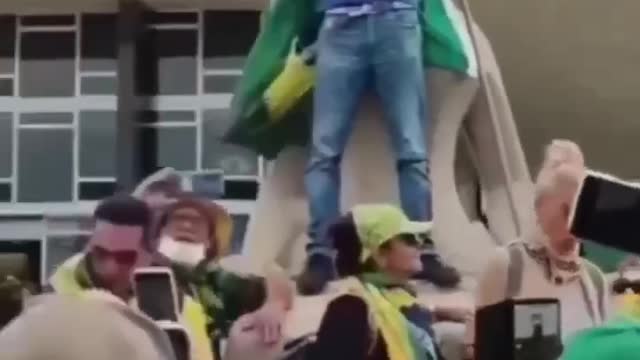 Manifestações democráticas são compostas pelo POVO de BEM.